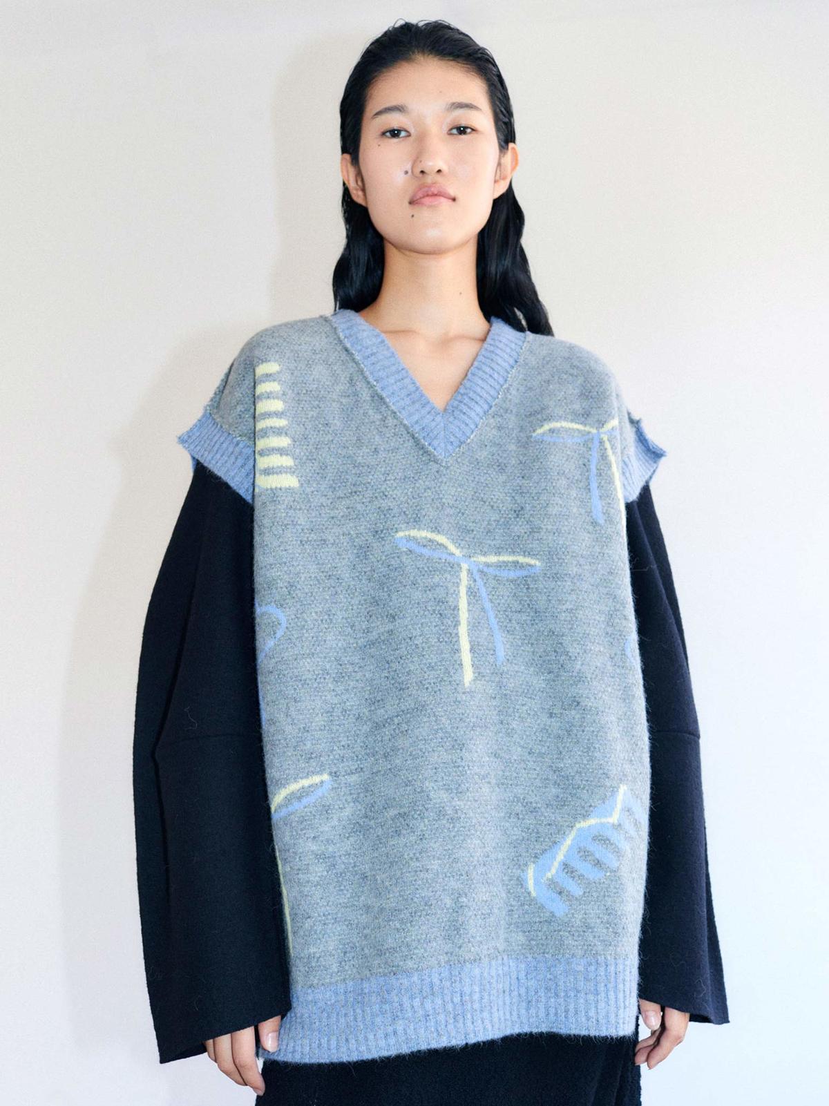 Rus Cle Vest - Graphite - Image 1 of 10