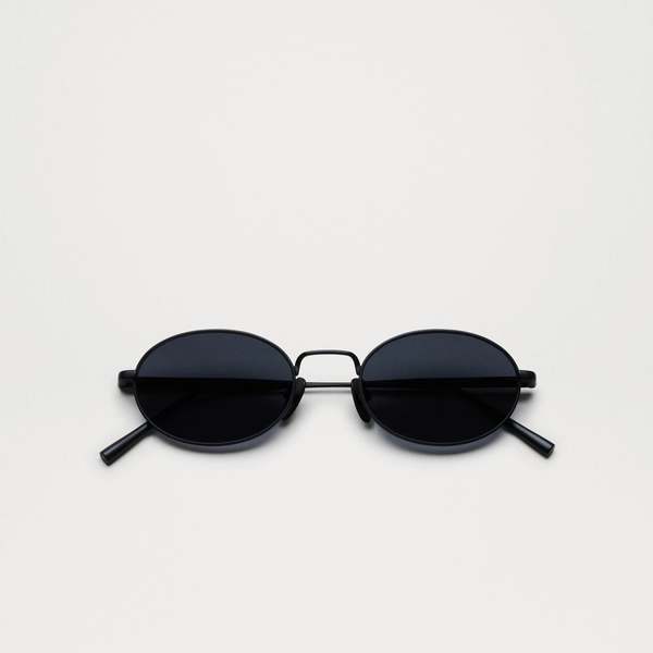 Bristol General Store Chimi Titan Oval Sunglasses - Matte Black