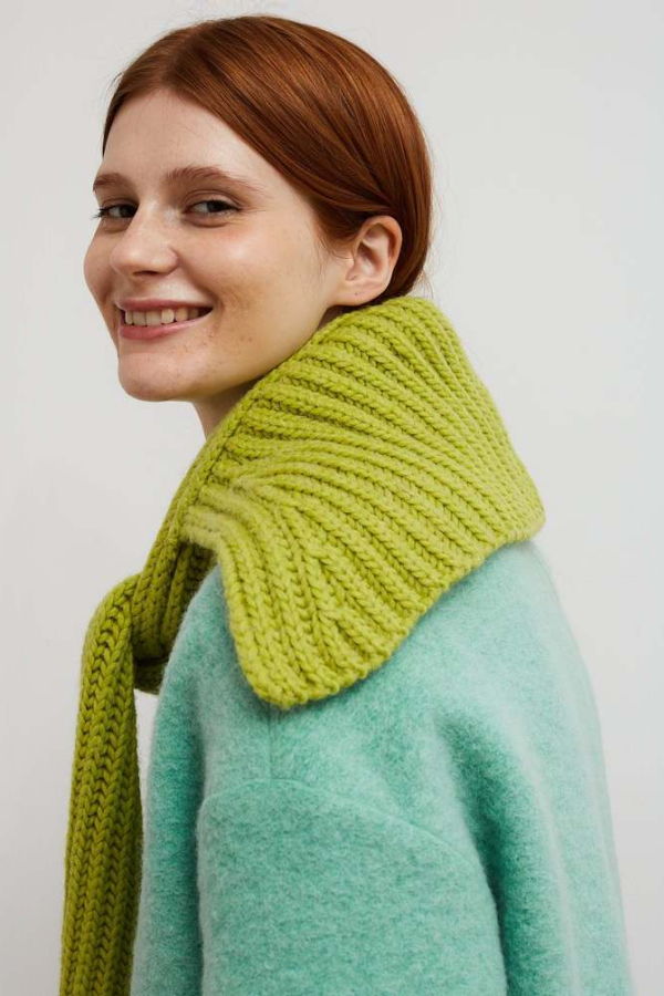 Dr. Bloom Cuello Collared Scarf - Pistachio