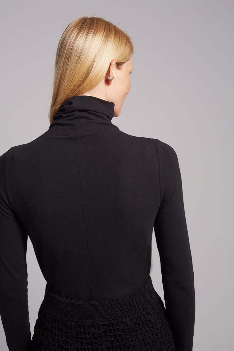 ELEVEN SIX Ana T-Neck Knit Top