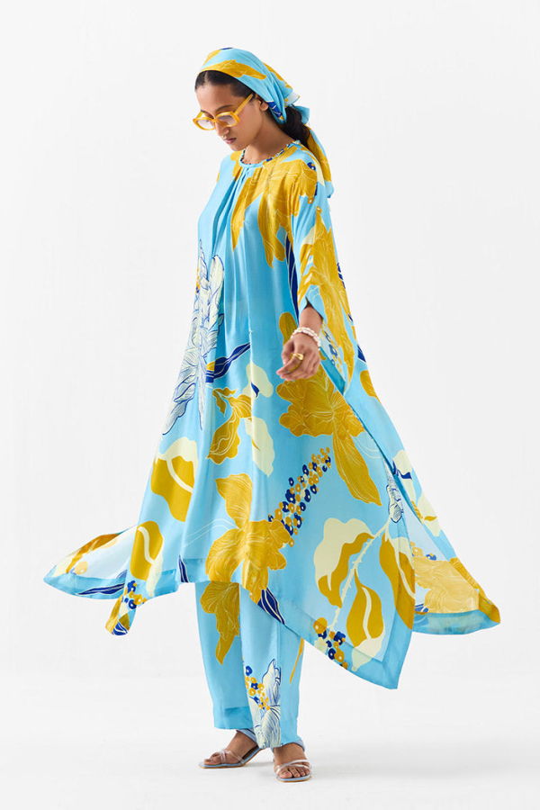 IKKIVI White Rose Kimono Set - Blue