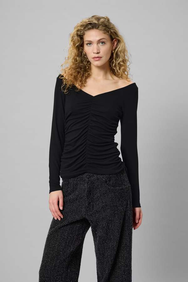 my essential wardrobe Giggo Blouse