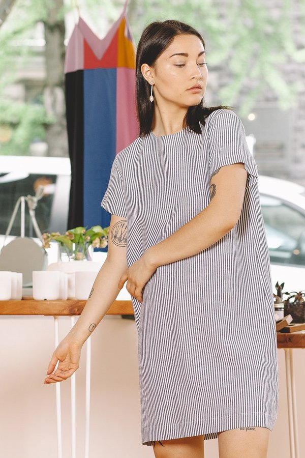 Jenni Kayne Linen T-Shirt Dress - Navy/White | Garmentory Jenni Kayne Linen T-Shirt Dress - Navy/White | Garmentory