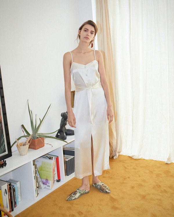 a line neckline dresses VW2616 Simple A-Line Wedding Dress with Pearl Neckline & Train – Viniodress