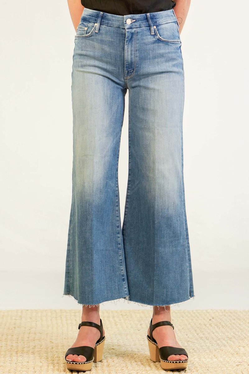 パンツ mother denim the roller crop fray MOTHER The Roller Crop Fray Jean in Ready To Roll | REVOLVE