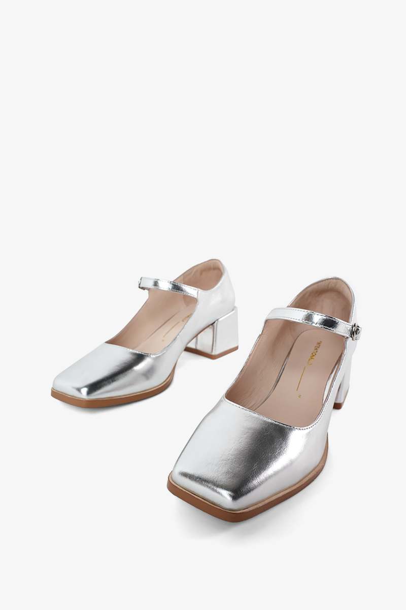 "INTENTIONALLY __________." Christopher Mary Jane - Multi