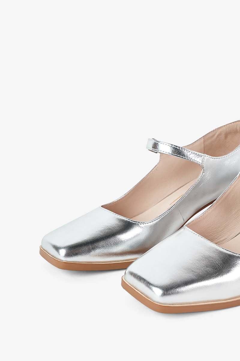 "INTENTIONALLY __________." Christopher Mary Jane - Multi