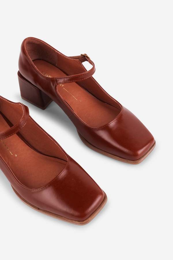 "INTENTIONALLY __________." Christopher Mary Jane - Multi