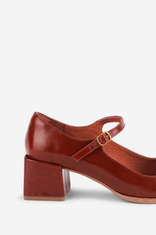 "INTENTIONALLY __________." Christopher Mary Jane - Multi