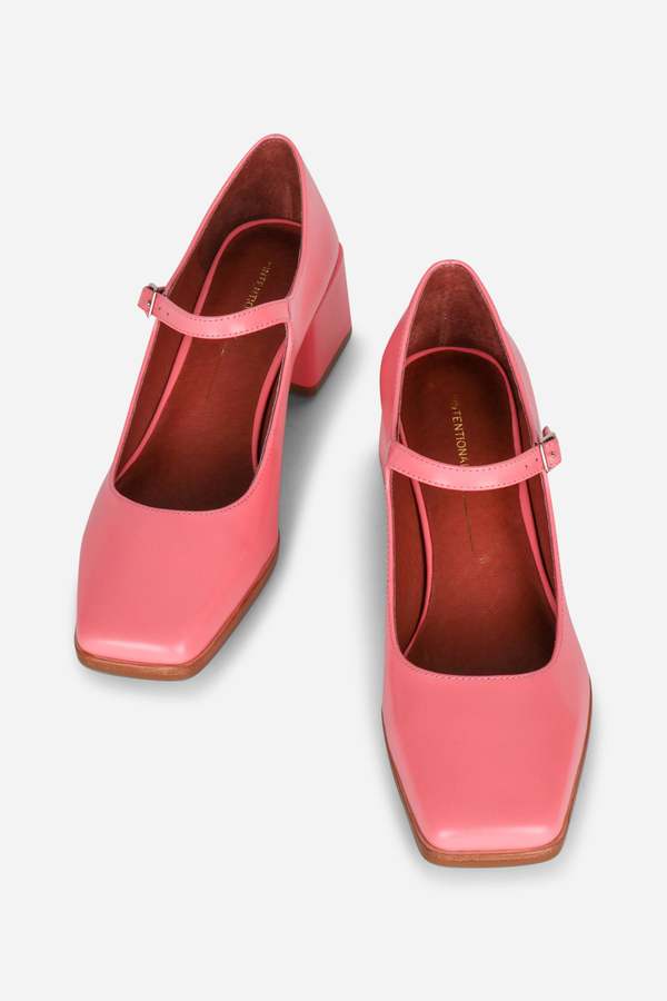 "INTENTIONALLY __________." Christopher Mary Jane - Multi