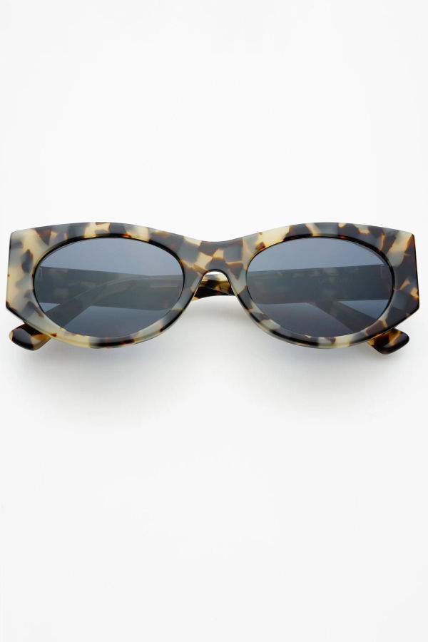 Freyrs Layla Oval Sunglasses - Gray Tortoise