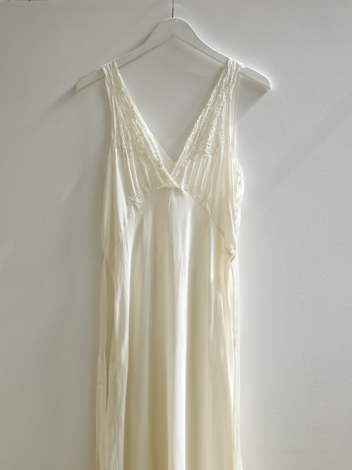 Hey Jude Vintage Ivory Antique Silk Maxi Dress - Image 4 of 4