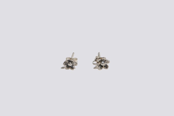 Mondo Mondo Mini Daisy Studs