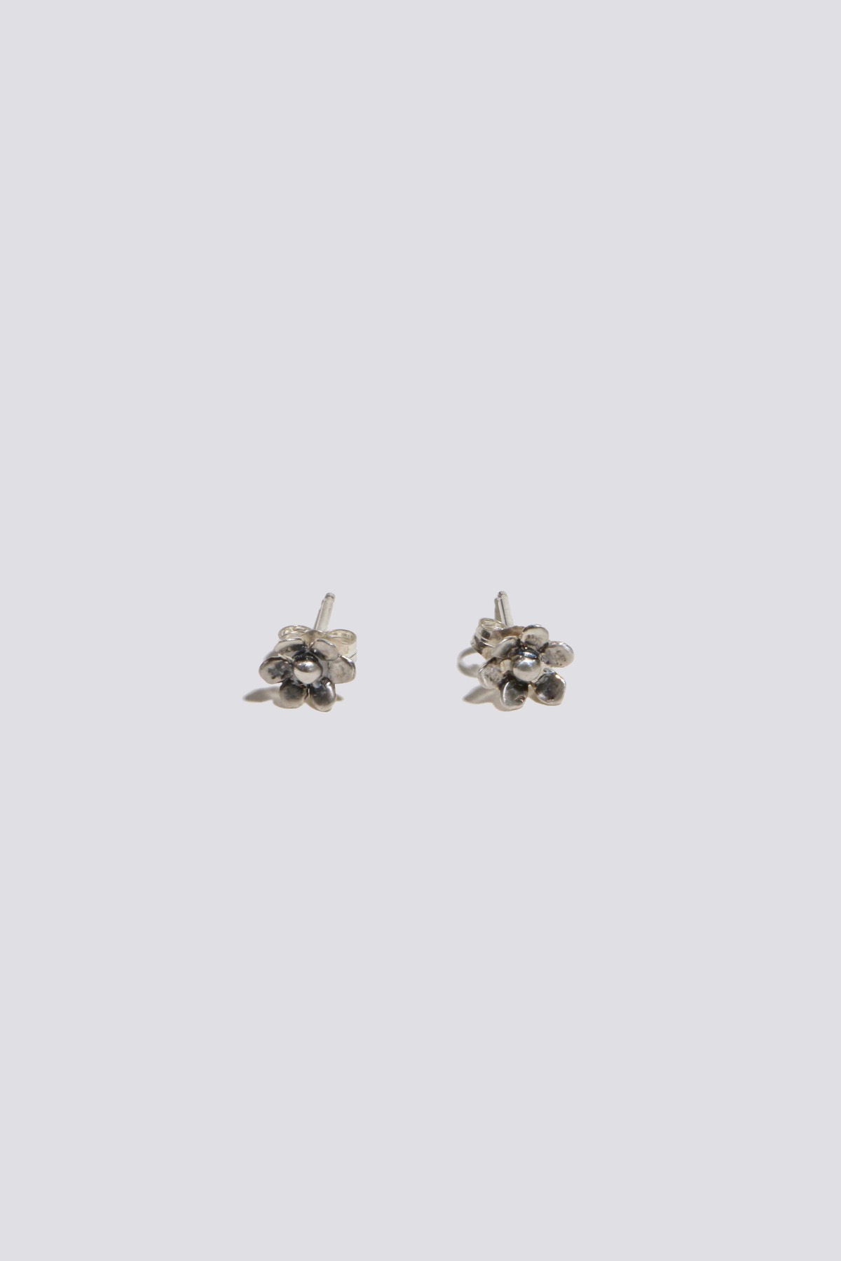Mondo Mondo Mini Daisy Studs - Image 3 of 4