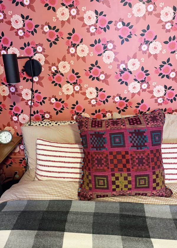 Ace & Jig Hug Piped Pillow - Talent