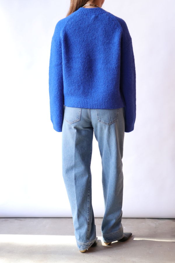 Closed Crew Neck Long Sleeve Top