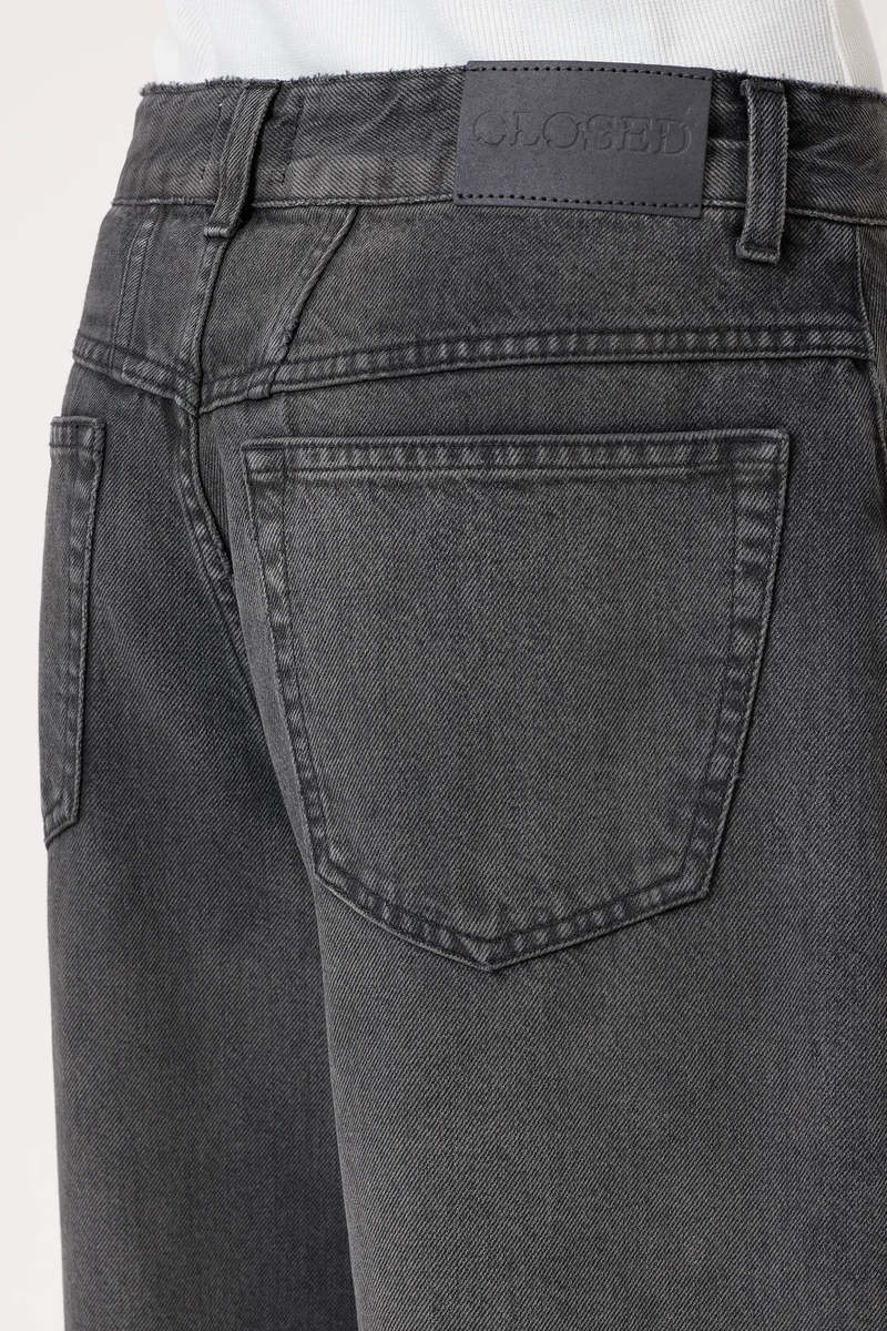 Closed Jazzie Cropped Barrel Jean - Gray