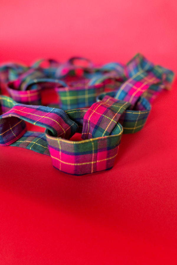 Heather Taylor Home Chain Garland in Holly Plaid Garland