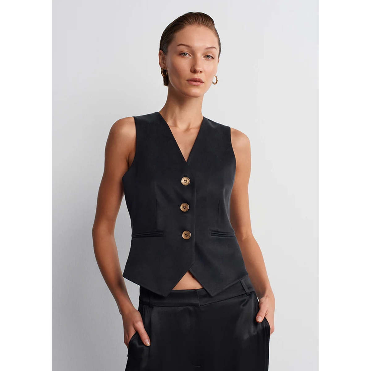 Acaria Studio Night Vest - Black - Image 3 of 4