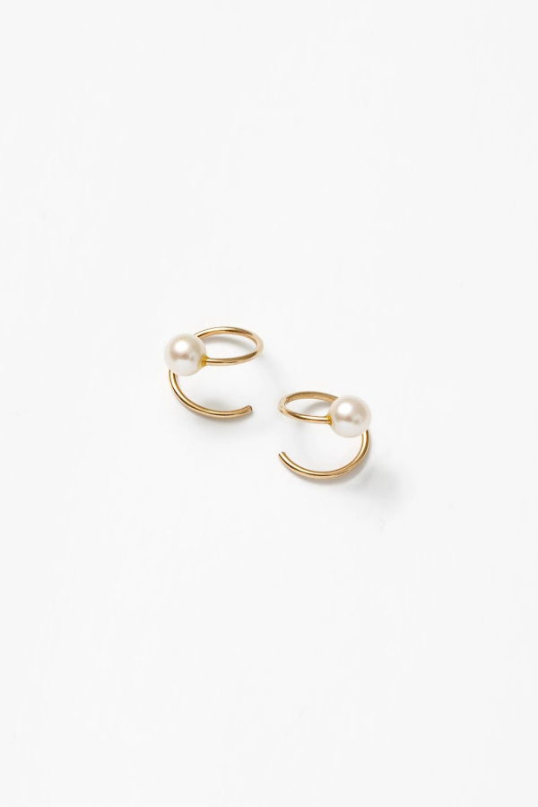 Wolf Circus White Pearl Swirl Studs Earrings