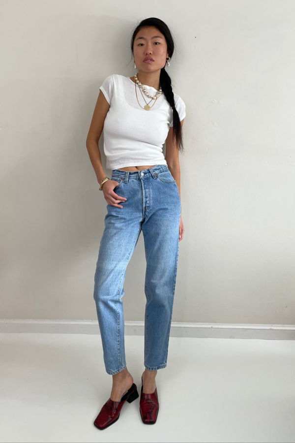 Vintage 80s LEVIS 501 Petite Student Fit Button Fly Jeans 26x30