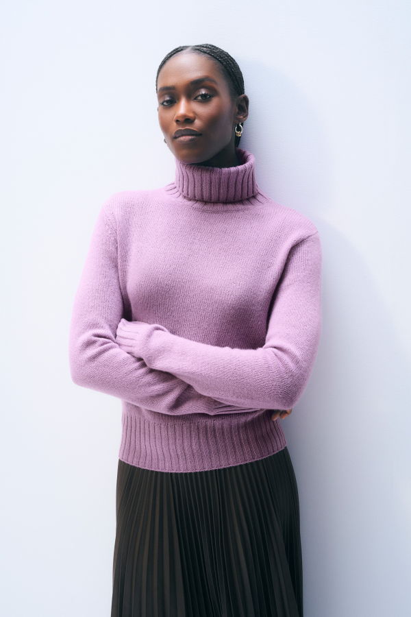 White + Warren Cashmere Featherweight Turtleneck