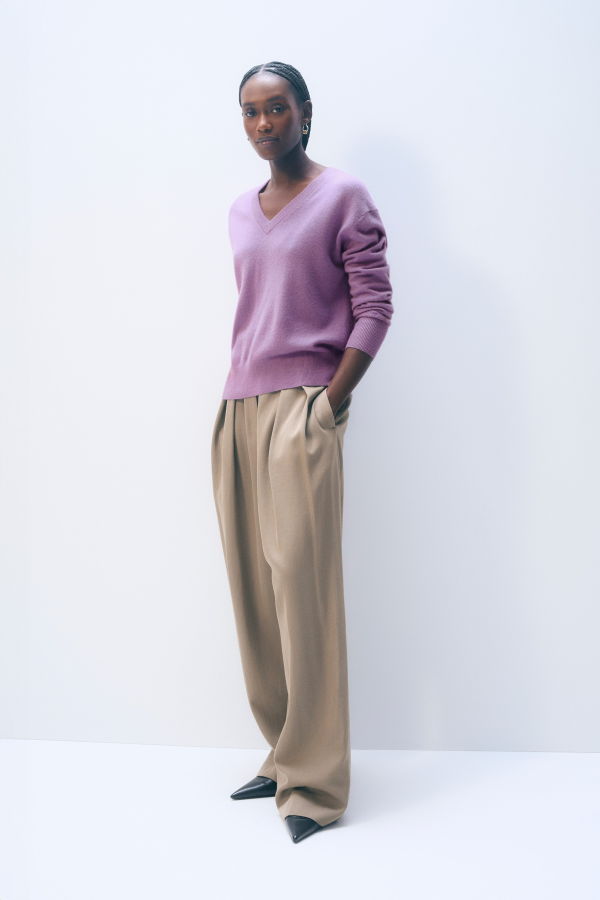 White + Warren Cashmere V-Neck Sweater