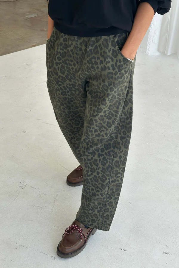 Le Bon Shoppe Arc Pants - Fern Leopard