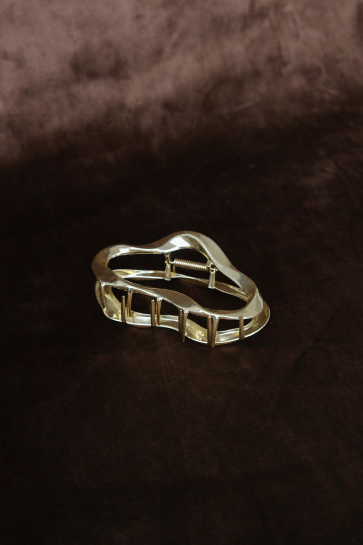 Pipe & Row Large Metal Oval Hair Claw - Gold - Image 2 of 4