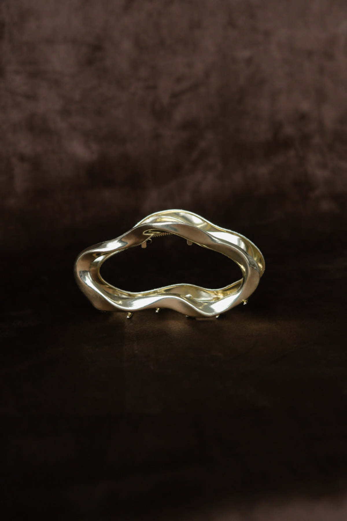 Pipe & Row Large Metal Oval Hair Claw - Gold - Image 4 of 4