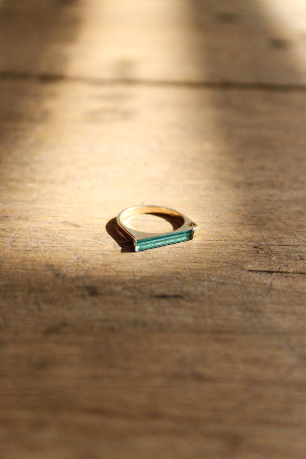 NOUSH Linqd Elongated Tourmaline Band - 14K/Green