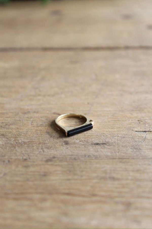 NOUSH 14K 6.5 Elongated Horizontal Onyx Ring