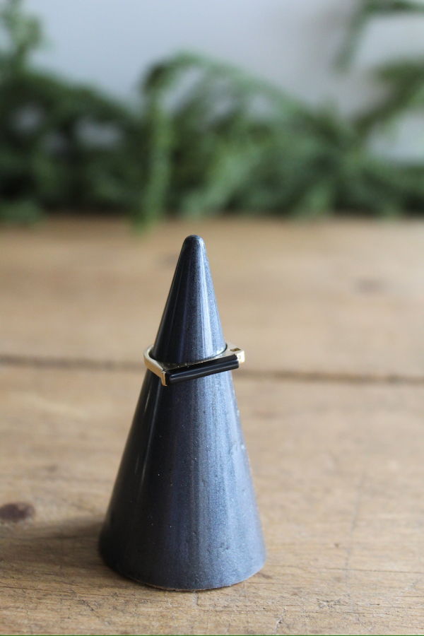 NOUSH 14K 6.5 Elongated Horizontal Onyx Ring