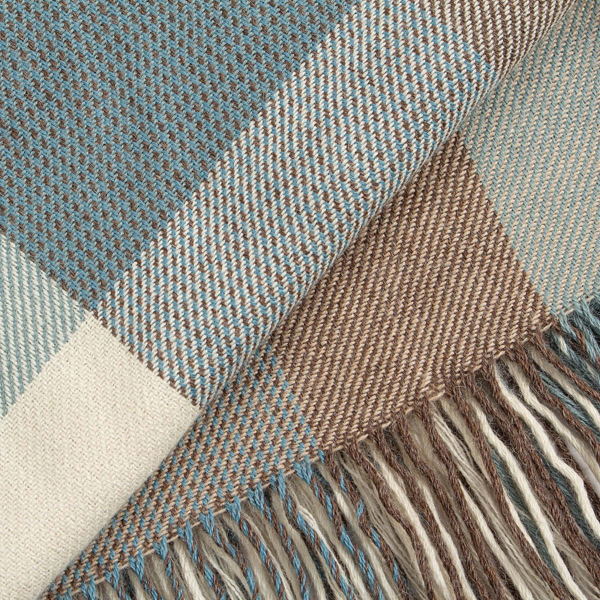 Allpa Handwoven Alpaca Throw - Image 2 of 5