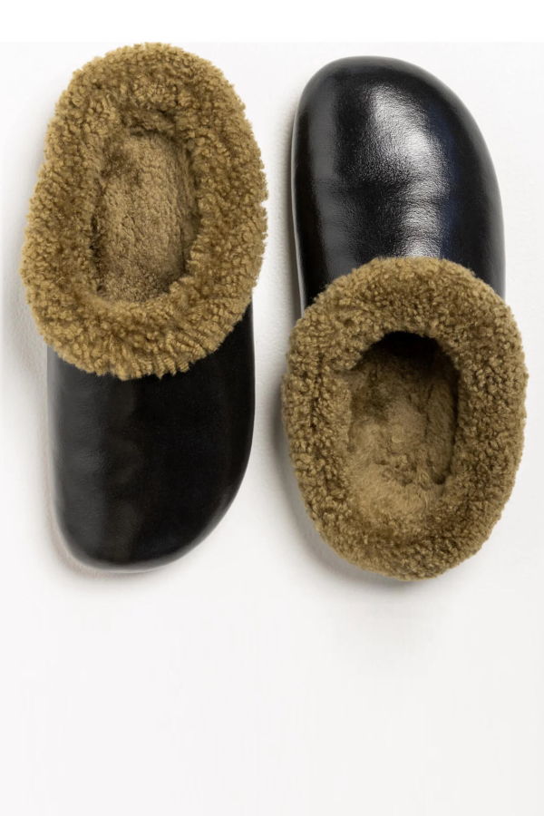 Yesaet Cozy Slide - Black