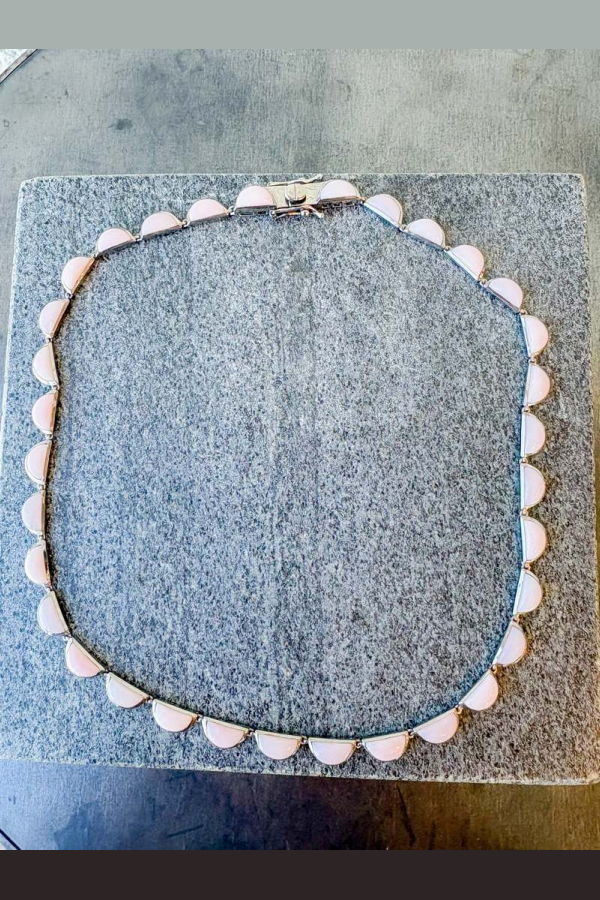 Nak Armstrong Riviere Scallop Necklace - Pink Opal