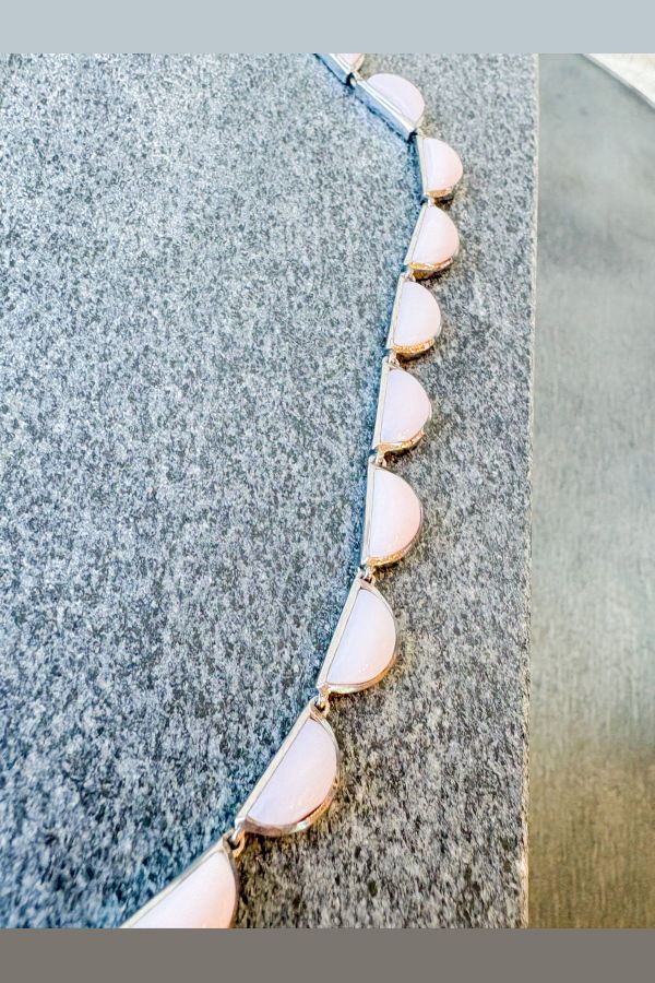 Nak Armstrong Riviere Scallop Necklace - Pink Opal