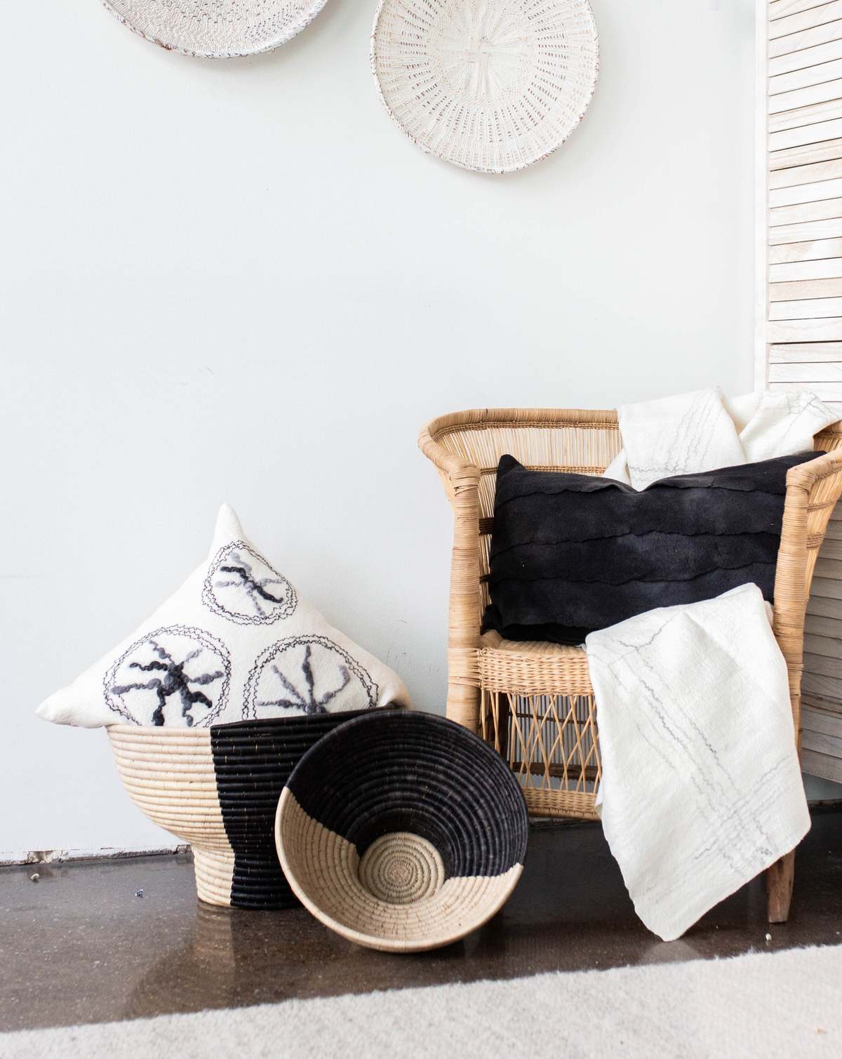 Kanju Interiors Pedestal Basket Bowl - Image 2 of 4