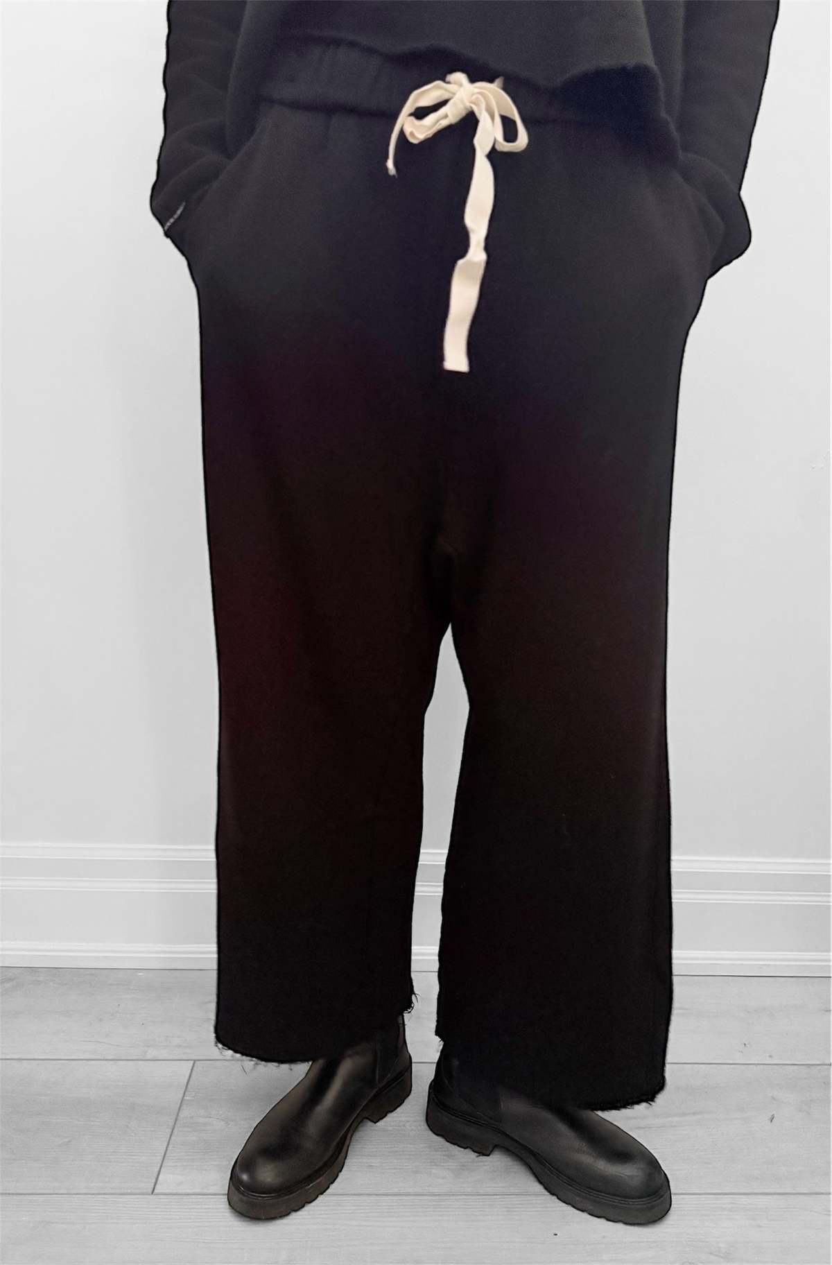 Album di Famiglia Soft Wide And Short Trouser Pants - Black - Image 1 of 2