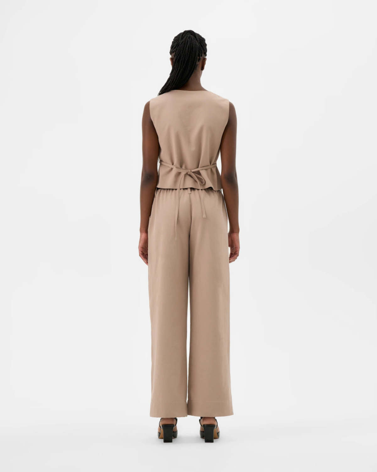 Valerie C Sleeveless Jacket - Image 13 of 14