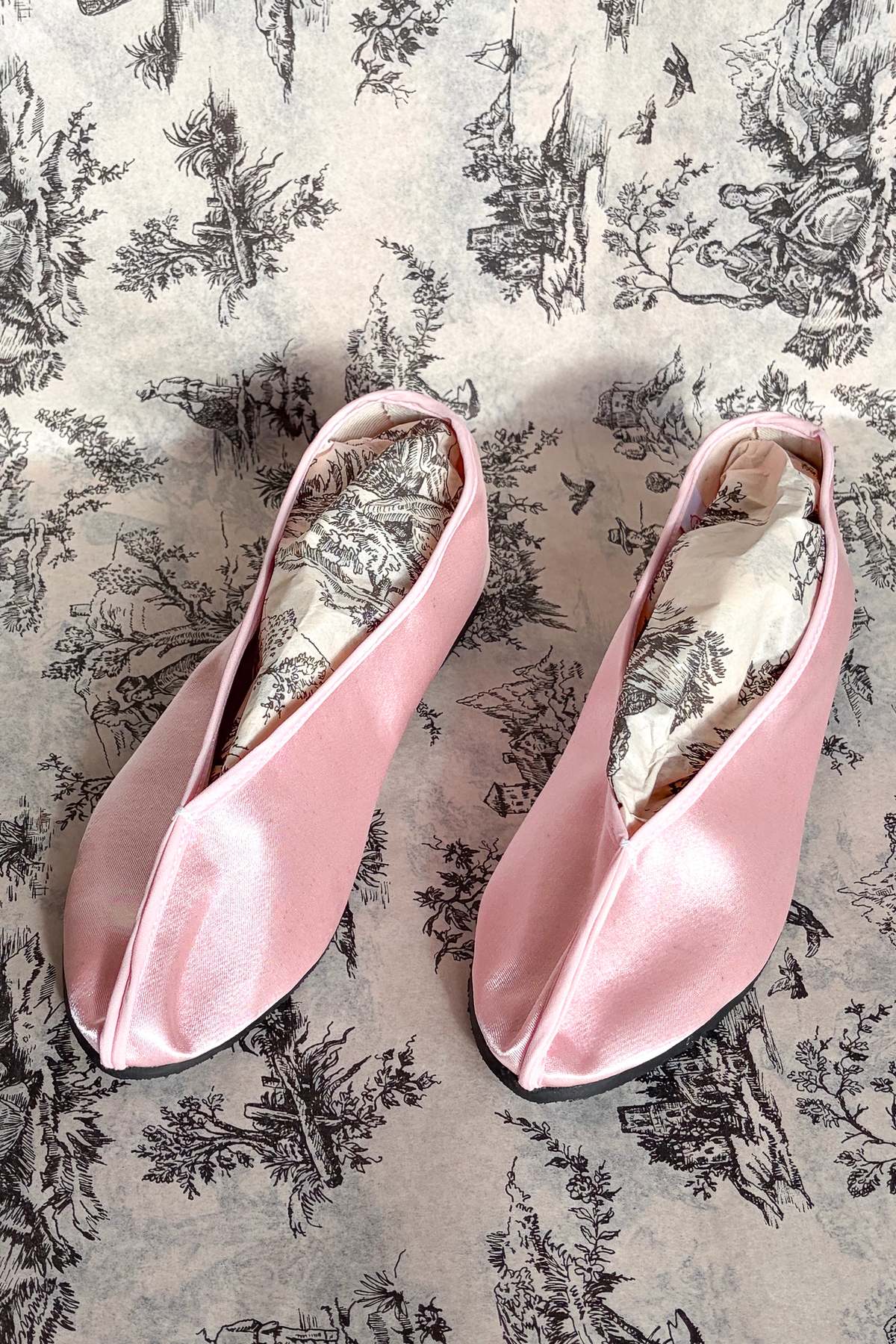 Unknown Brand Satin Theatre Slipper - Image 1 of 3