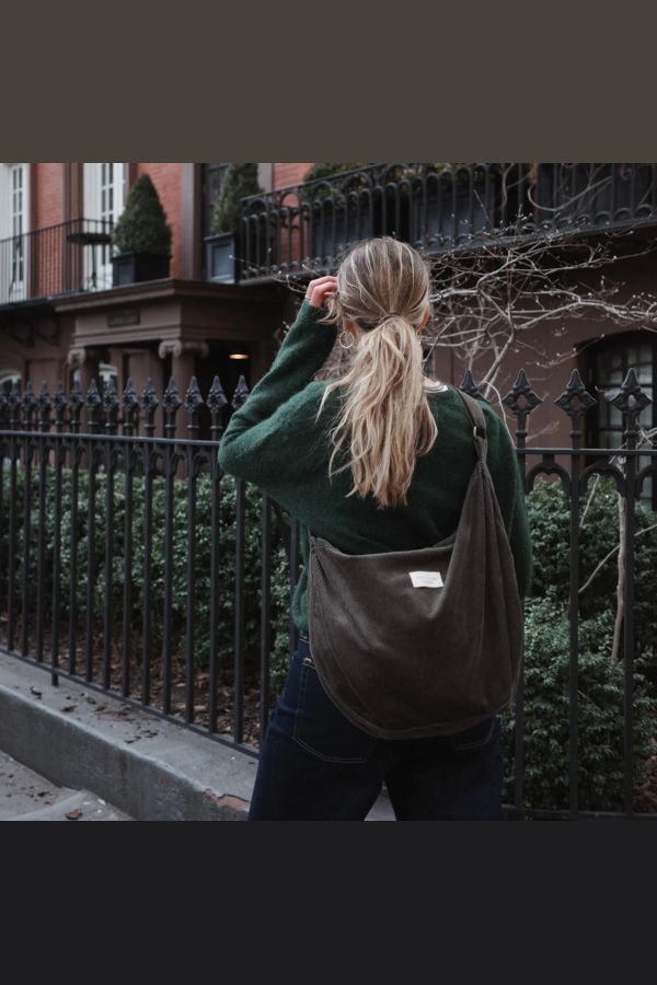 Dans le sac Sac Croissant Bandoulière en Corduroy