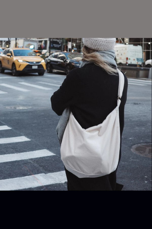 Dans le sac Sac Croissant Bandoulière en Corduroy