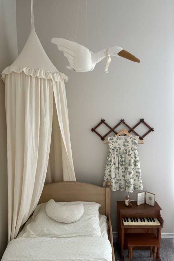 Kids Piper&Cloth Hanging Swan Plush - White