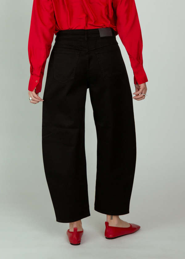 Closed Jazzie Barrel Jean - Black