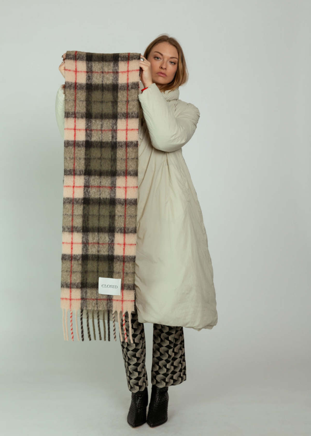 Closed Scarf - Pale Pink - Image 2 of 4