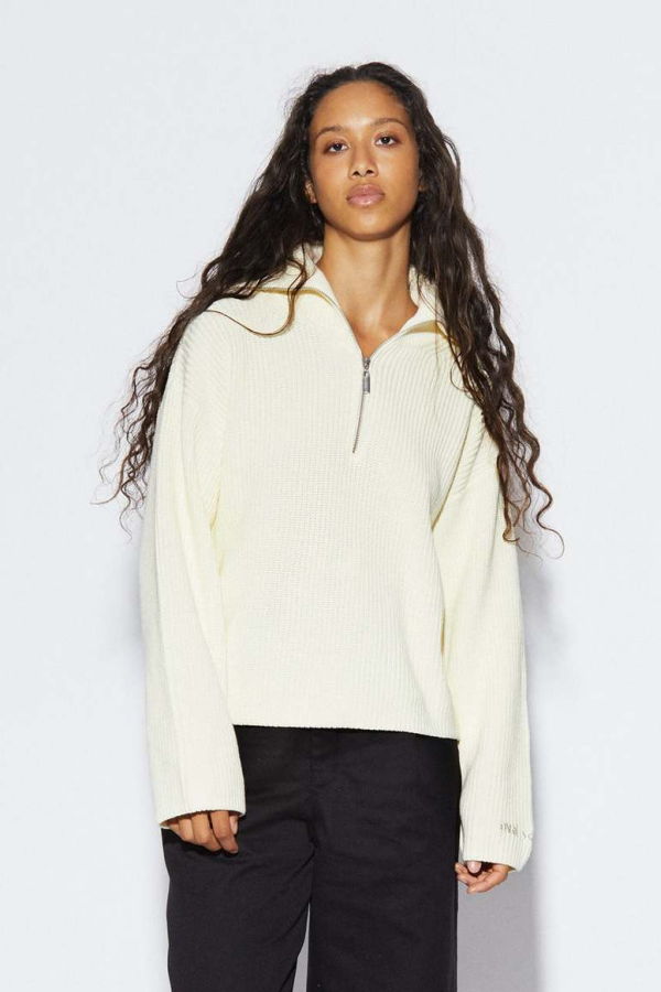 Oval Square Want Knit Logo Zip - White