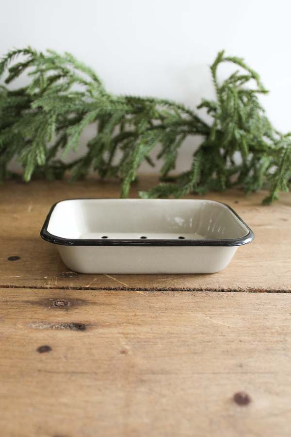Earth & Nest Enamel Soap Dish on Garmentory