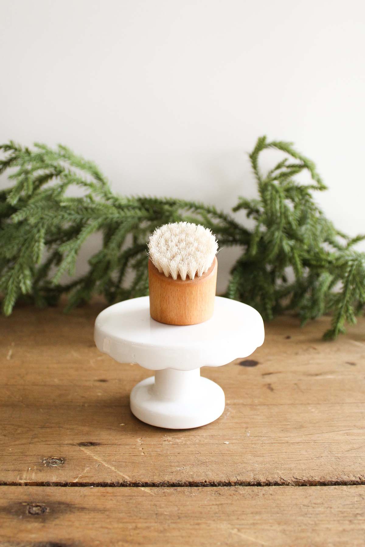 Earth & Nest Face Brush Standing Brush - Image 1 of 2