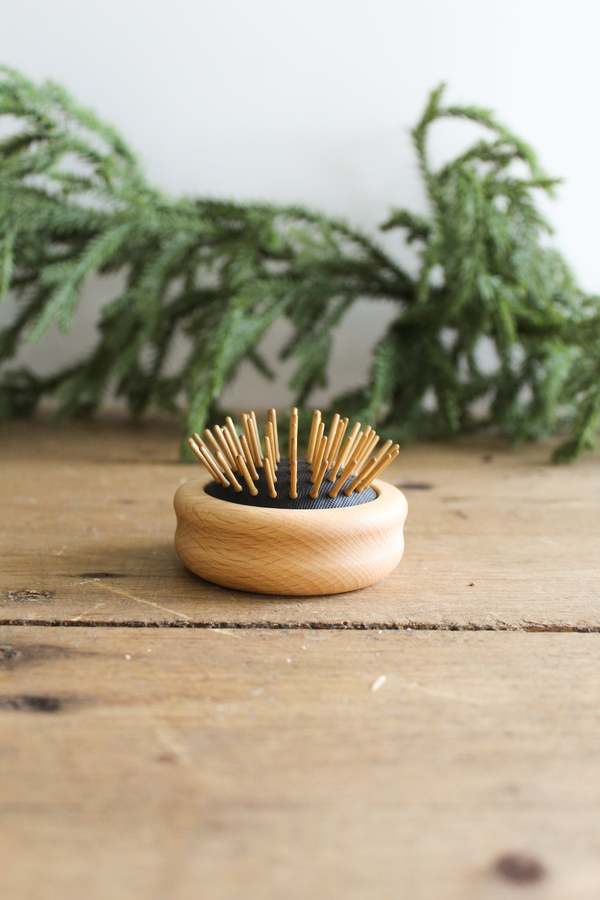 Earth & Nest Peek-a-Boo Hair Brush